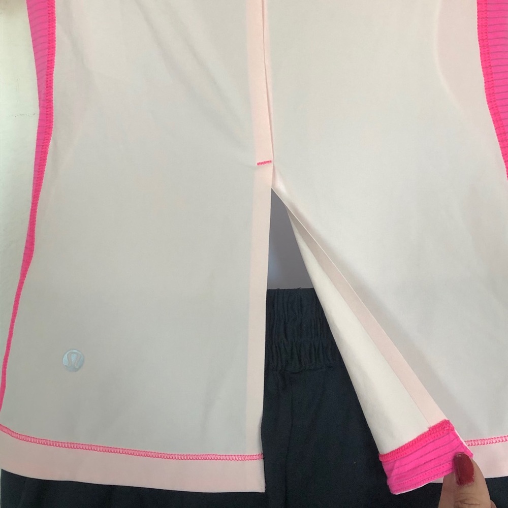 NWT 💖 Beautiful Lulu Lemon Run Top - Picture 9 of 12